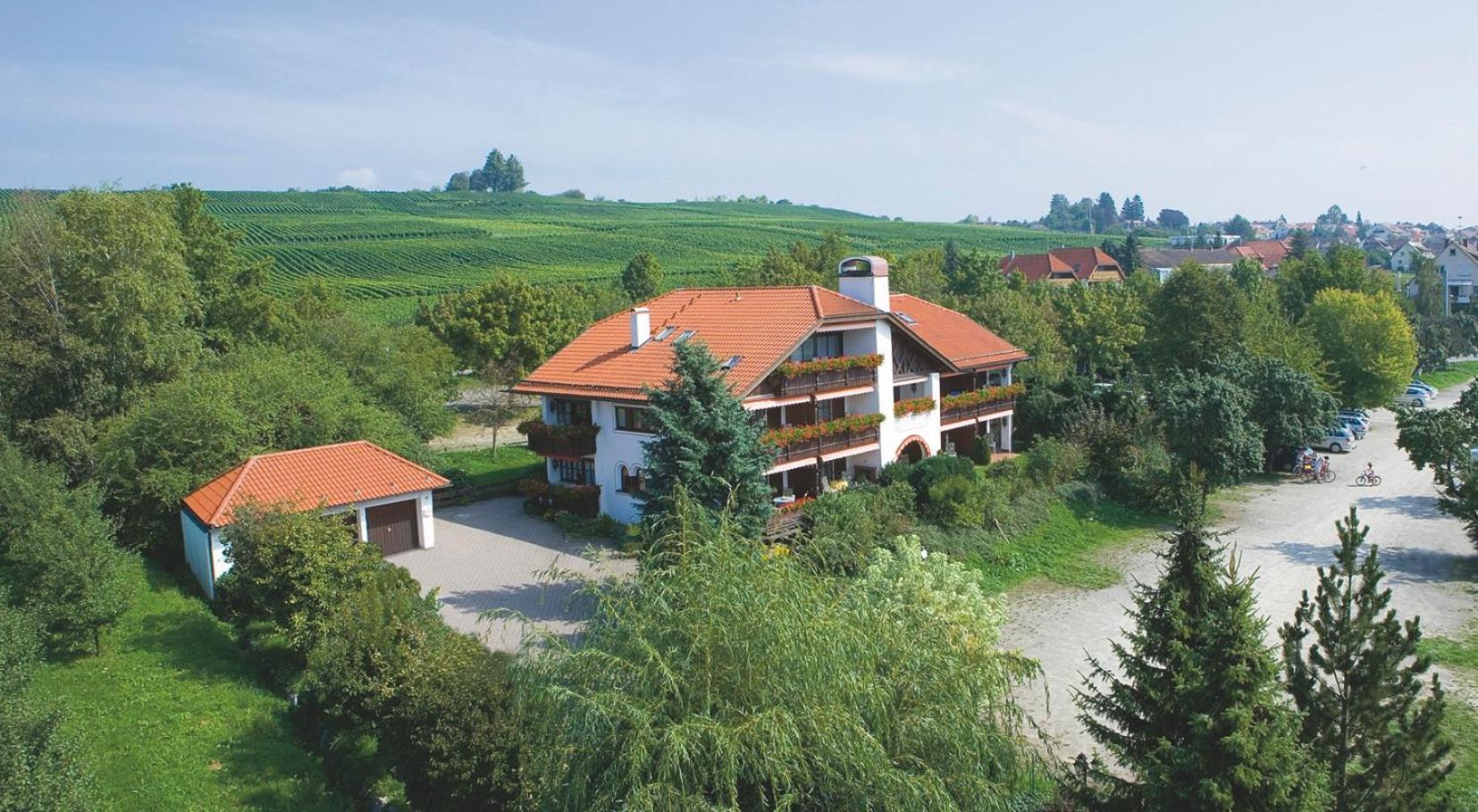 Hotel Alpina Hagnau am Bodensee Exterior foto